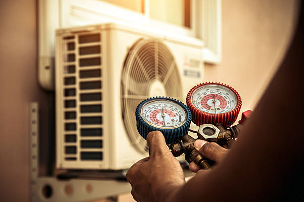 Professional Hvac Installation technician working in League City, TX